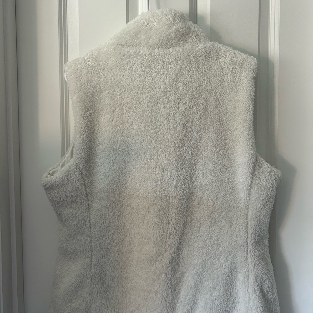 Patagonia White Fleece Vest - Picture 4 of 5